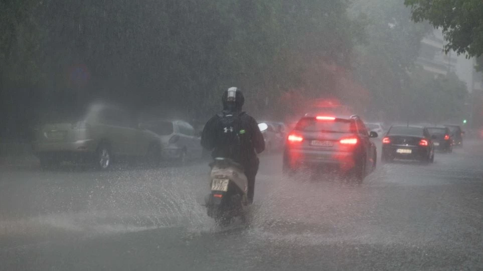 Καιρός: Έρχονται ισχυρές βροχές, καταιγίδες και χαλαζοπτώσεις